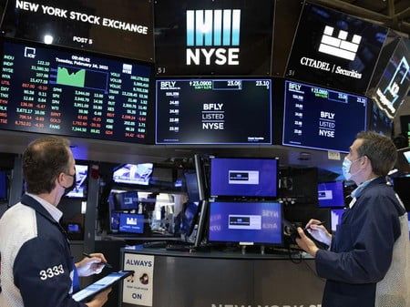 “Skandal! Wall Street Akan Larang Gunakan AI untuk Cari Keuntungan, Rugi Nasabah!”