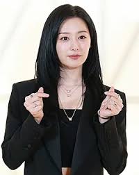 Kim Ji Won Ungkap Tertarik dengan Genre Thriller dalam Wawancara Cosmopolitan, Ini Alasannya!