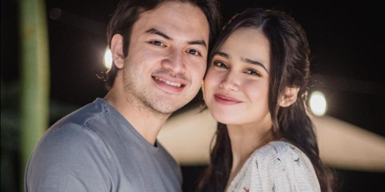 Fix Dilamar! Rizky Nazar Beri Kejutan Romantis untuk Syifa Hadju di Pinggir Pantai