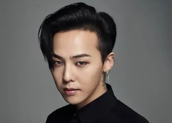G Dragon Kejutkan dengan Tampilkan Maskot Milik NewJeans, Fans: Bakal Berkolaborasi?
