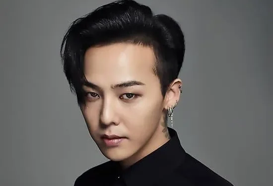 G Dragon Kejutkan dengan Tampilkan Maskot Milik NewJeans, Fans: Bakal Berkolaborasi?