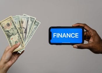 APLIKASI KEUANGAN: ASISTEN CERDAS PENGELOLA UANG DI ERA DIGITAL