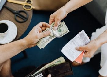 Gaji Besar, Dompet Tetap Tipis: Ini 5 Penyebab Uang Cepat Lenyap