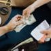 Gaji Besar, Dompet Tetap Tipis: Ini 5 Penyebab Uang Cepat Lenyap