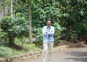 Kritik Sastra Marxis atas Puisi Muhammad Alfariezie: Potret Ironi Rakyat dalam Bayang Kapital dan Kekuasaan