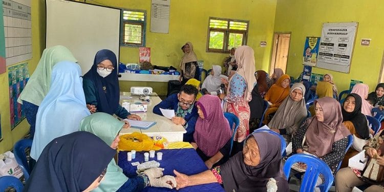 Poltekkes Tanjungkarang Dorong Kesehatan dan Ekonomi Warga Bernung