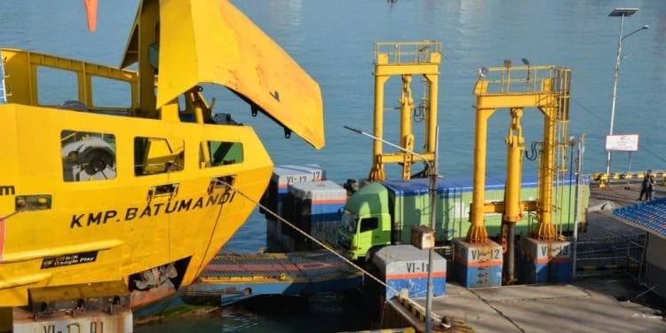 Pelabuhan Merak Ambil Alih Arus Logistik Saat Ciwandan Tergenang