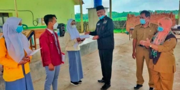 Jalan Sunyi Literasi Menuju Lampung Tengah yang Benar-Benar Terang