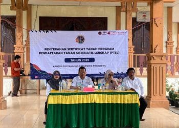 Masyarakat Gadingrejo Terima Sertipikat Tanah dari Program PTSL
