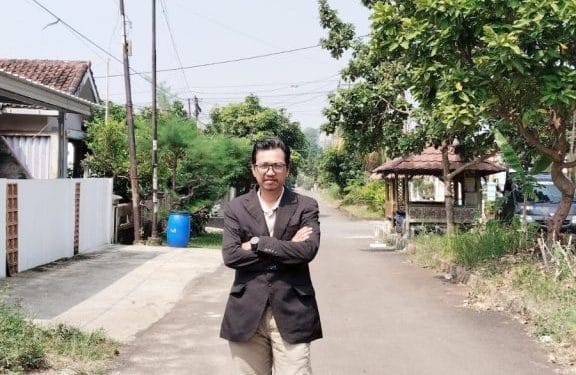 Kritik Sastra Kontemporer Spanyol Sebut Puisi Muhammad Alfariezie Mengedepankan Intensitas Makna