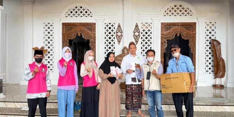 Dampak Erupsi Anak Krakatau, Almira Nabila Fauzi Sasar Ojol hingga Pengemudi Antre BBM