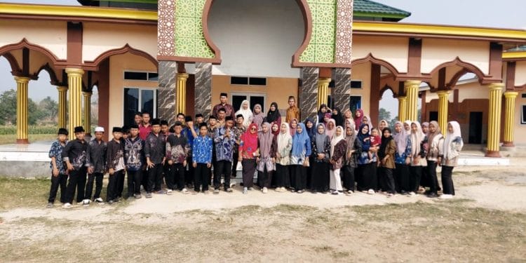 Jangan Lupakan Akar Budaya, SMK Mathla’un Nur Hidupkan Semangat Melestarikan Batik