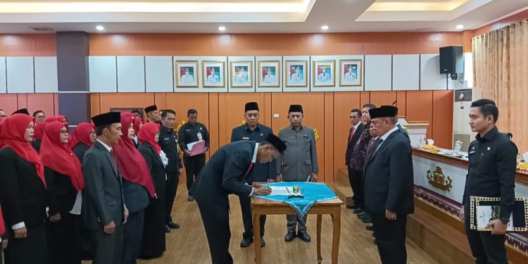 1. Tak Ada Toleransi untuk Jual Beli Jabatan, Ini Pesan Bupati Tanggamus kepada 47 Kepala Sekolah